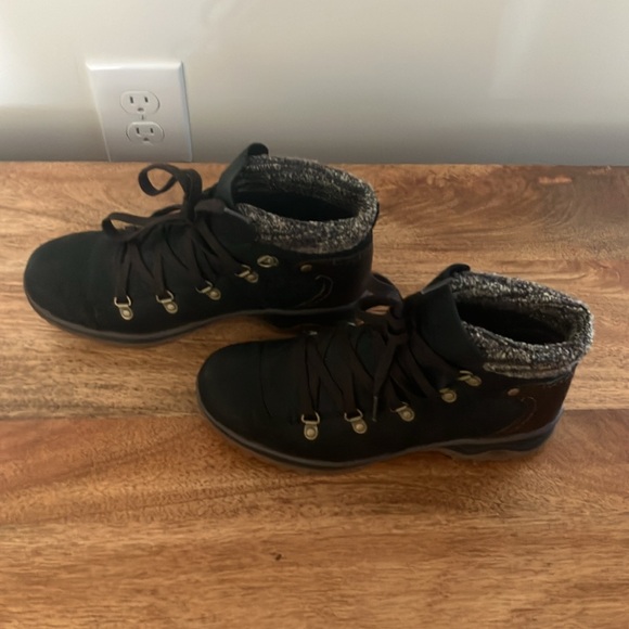 Merrell Insulated Hiking Boots 6.5 Waterproof Nubuck, Fleece Lined Black/Brown - Picture 5 of 12